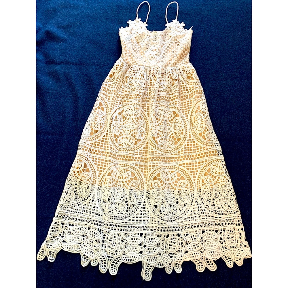 White lace/crochet spaghetti strap mid-length dress